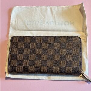 Louis Vuitton Zippy Wallet